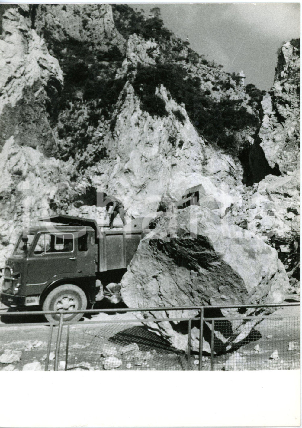 1968 VENTIMIGLIA VALICO PONTE SAN LUIGI Frana sulla SS1 Via Aurelia - Foto