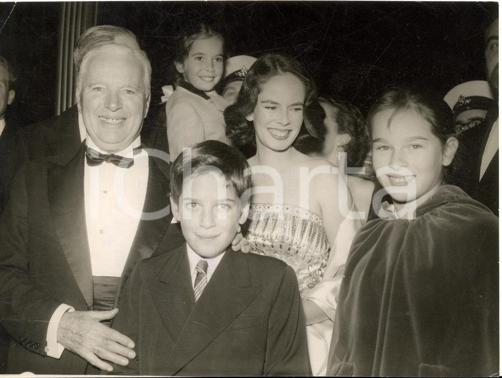 1957 LONDON Charlie CHAPLIN and family at the premiere of "A King in New York"