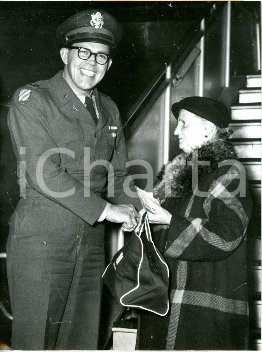 1953 GERMANY Babette STEINBAUER with Priest MORGAN before the flight to New York