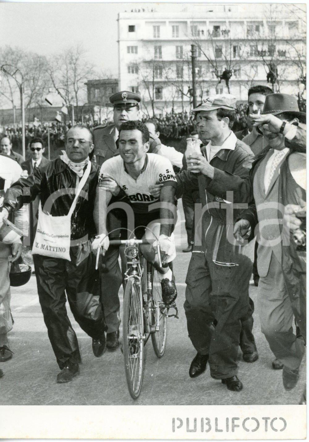 1958 NAPOLI CICLISMO 26° Giro della Campania - Alfredo SABBADIN dopo la vittoria