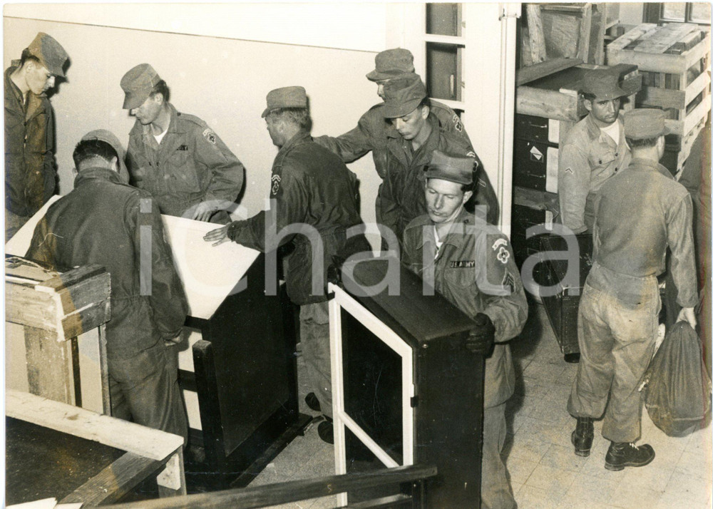 1954 TRIESTE Soldati americani si preparano alla partenza - Foto 18x13 cm