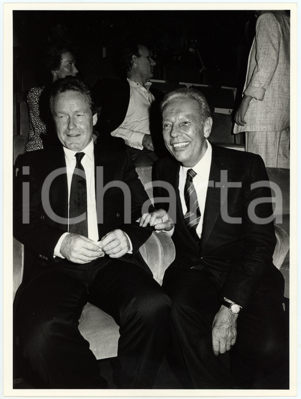 Fotografia d epoca originale 1985 VENEZIA  MOSTRA DEL CINEMA Ridley SCOTT Gianluigi RONDI Foto 24x17 cm 1