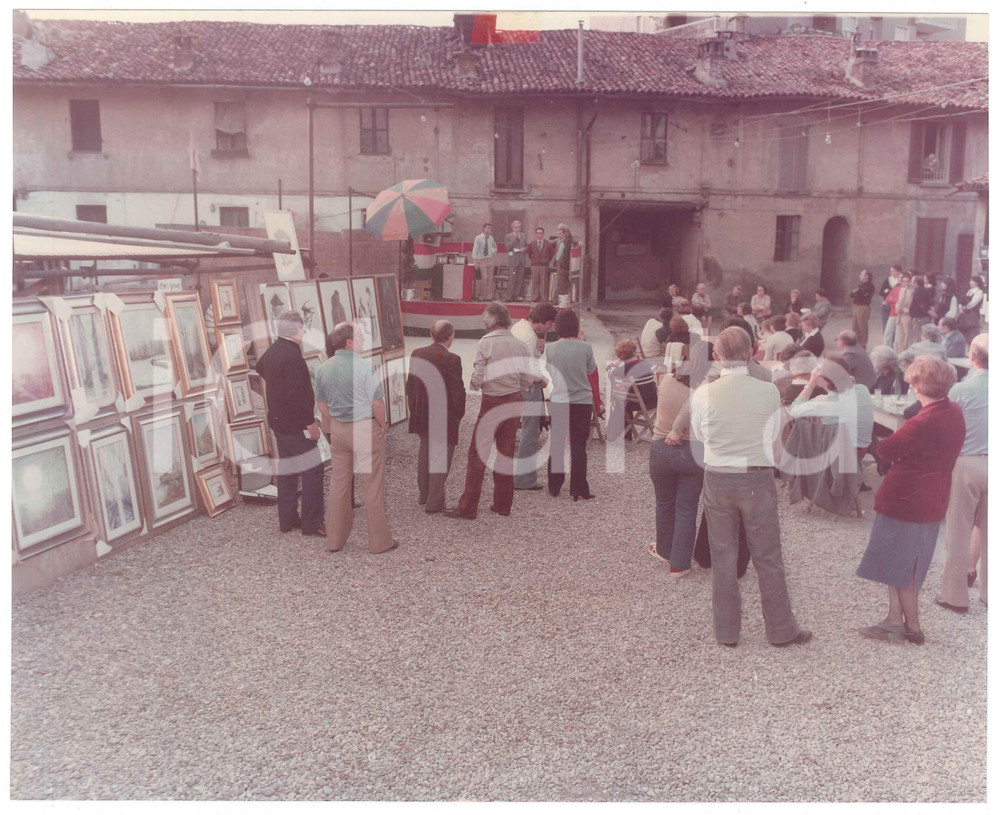 Fotografia d epoca originale 1975 ca MILANO Cascina CASE NUOVE  PSI  Festa Avanti! Discorso Walter ARMANINI 1