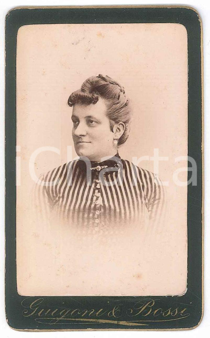 Fotografia d epoca originale 1880 ca MILANO Ritratto di donna in abito a righe Foto CALZOLARI succ. GUIGONI 1