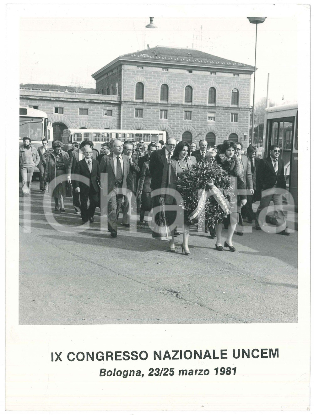Fotografia d epoca originale 1981 BOLOGNA IX Congresso Nazionale UNCEM  Corteo dalla stazione  Foto 18x24 1