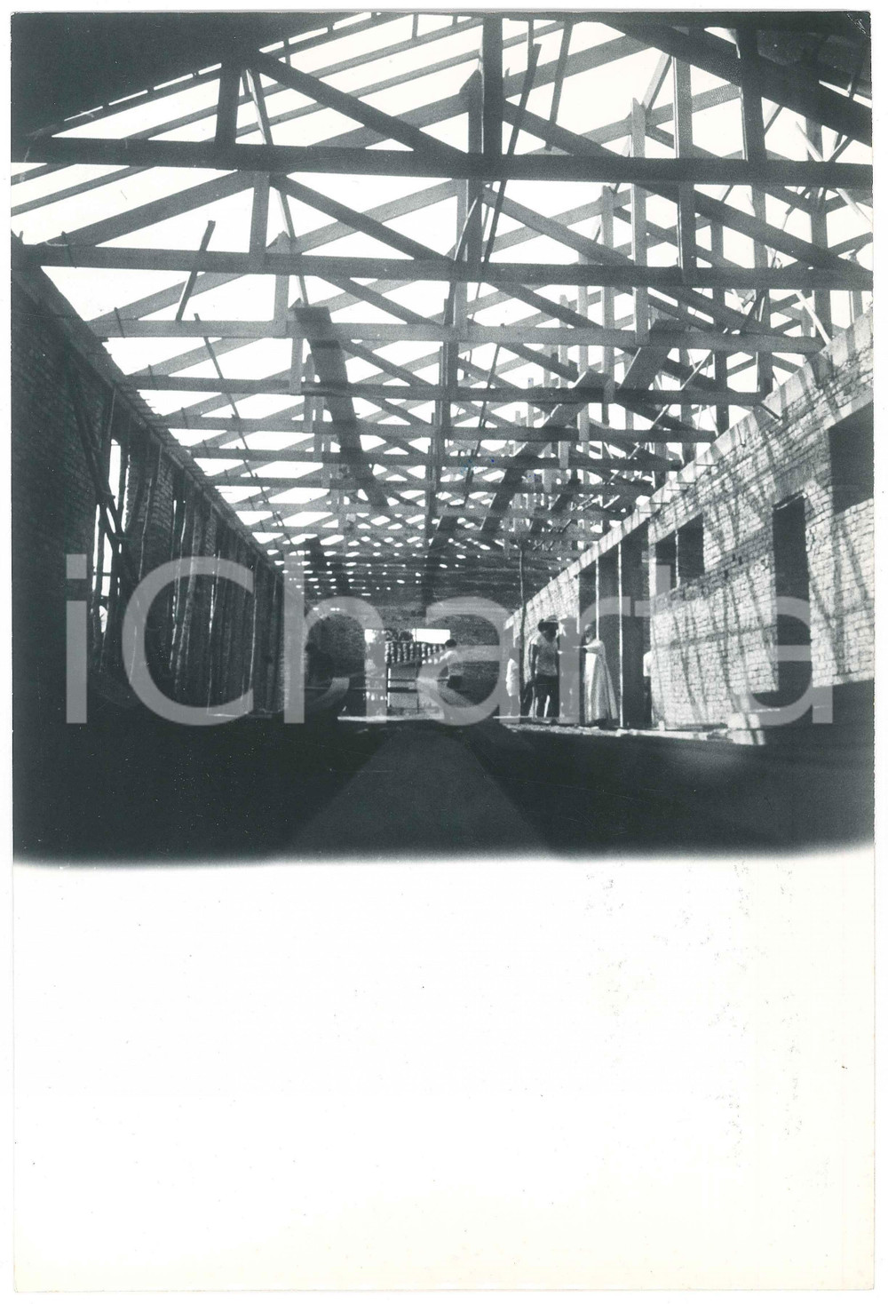 Fotografia d epoca originale 1975 ca POXOREU  BRAZIL Spedizione missionaria  Interno della scuola  Foto 1