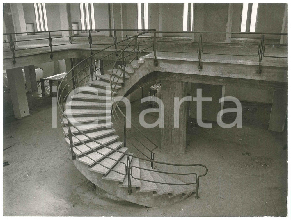 Fotografia d epoca originale 1975 GRUGLIASCO TO Complesso Scolastico del BAROCCHIO  Scalinata  Foto 24x18 1