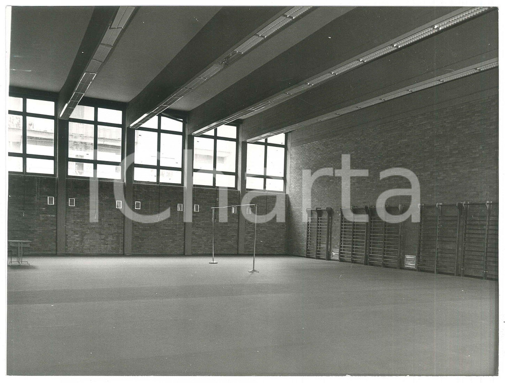 Fotografia d epoca originale 1975 GRUGLIASCO  ITIS Periti elettronici  Palestra Foto 24x18 cm 1