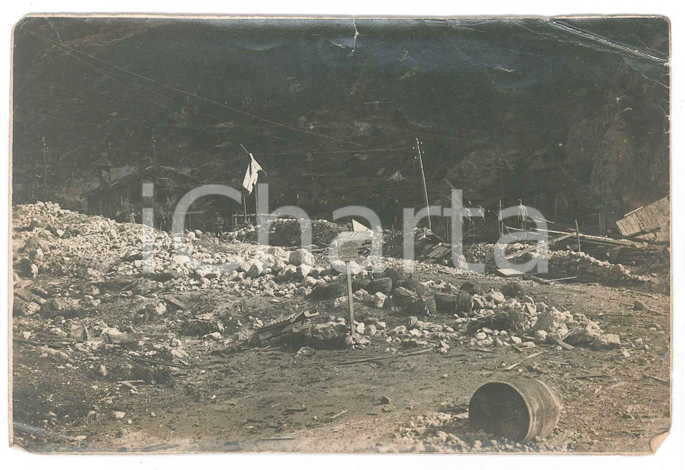 Fotografia d epoca originale 1918 WW1 ZONA DI GUERRA Edifici rurali colpiti 2 Foto DANNEGGIATA ANIMATA 1