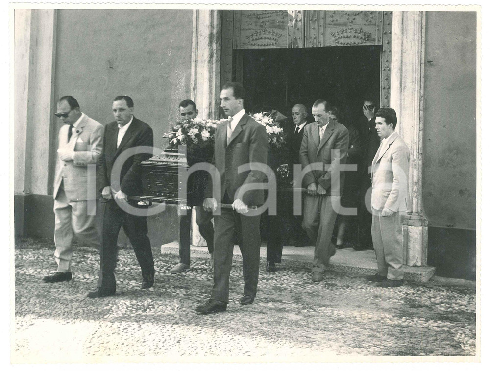 Fotografia d epoca originale 1959 VIGEVANO Chiesa della Madonna della Neve  Funerale 1 Foto 24x18 cm 1