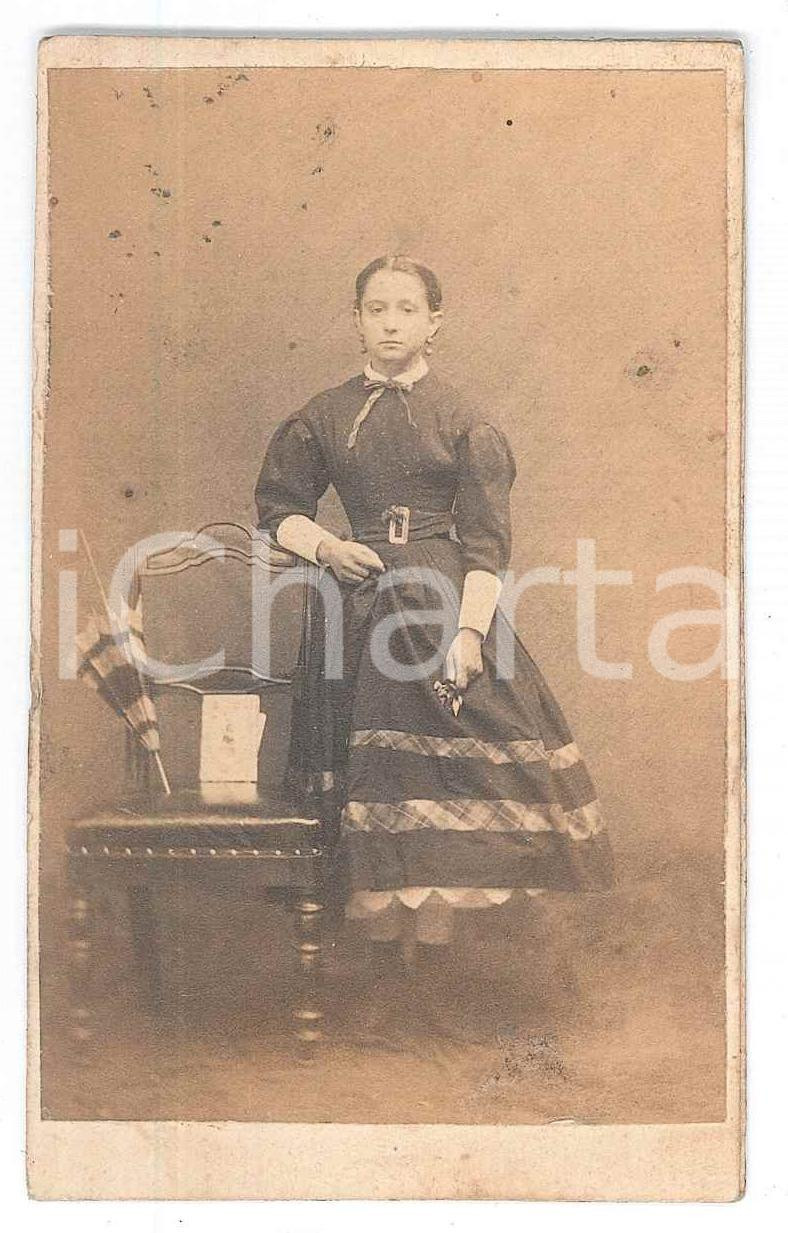 Fotografia d epoca originale 1870 ca ITALIA Ragazza con ombrellino  Ritratto Fotografia CDV 1