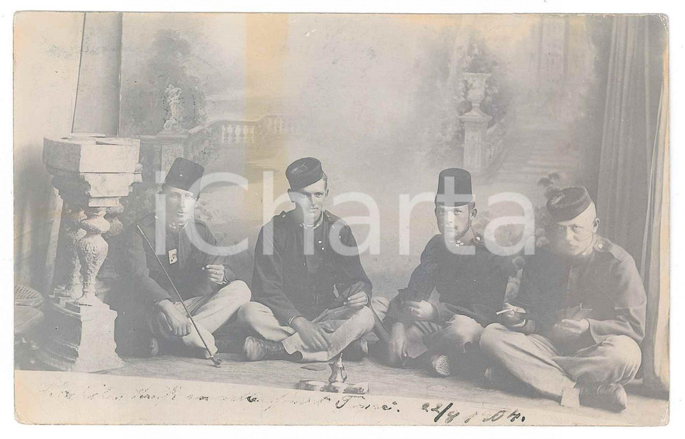 1904 K.U.K. ARMEE - Ufficiali coloniali all'ora del the *Foto cartolina  Fotografia originale d'epoca, in formato cartolina postale, viaggiata. POOR/danneggiato ingiallimenti Formato: 14x9 cm originale e autentica 1