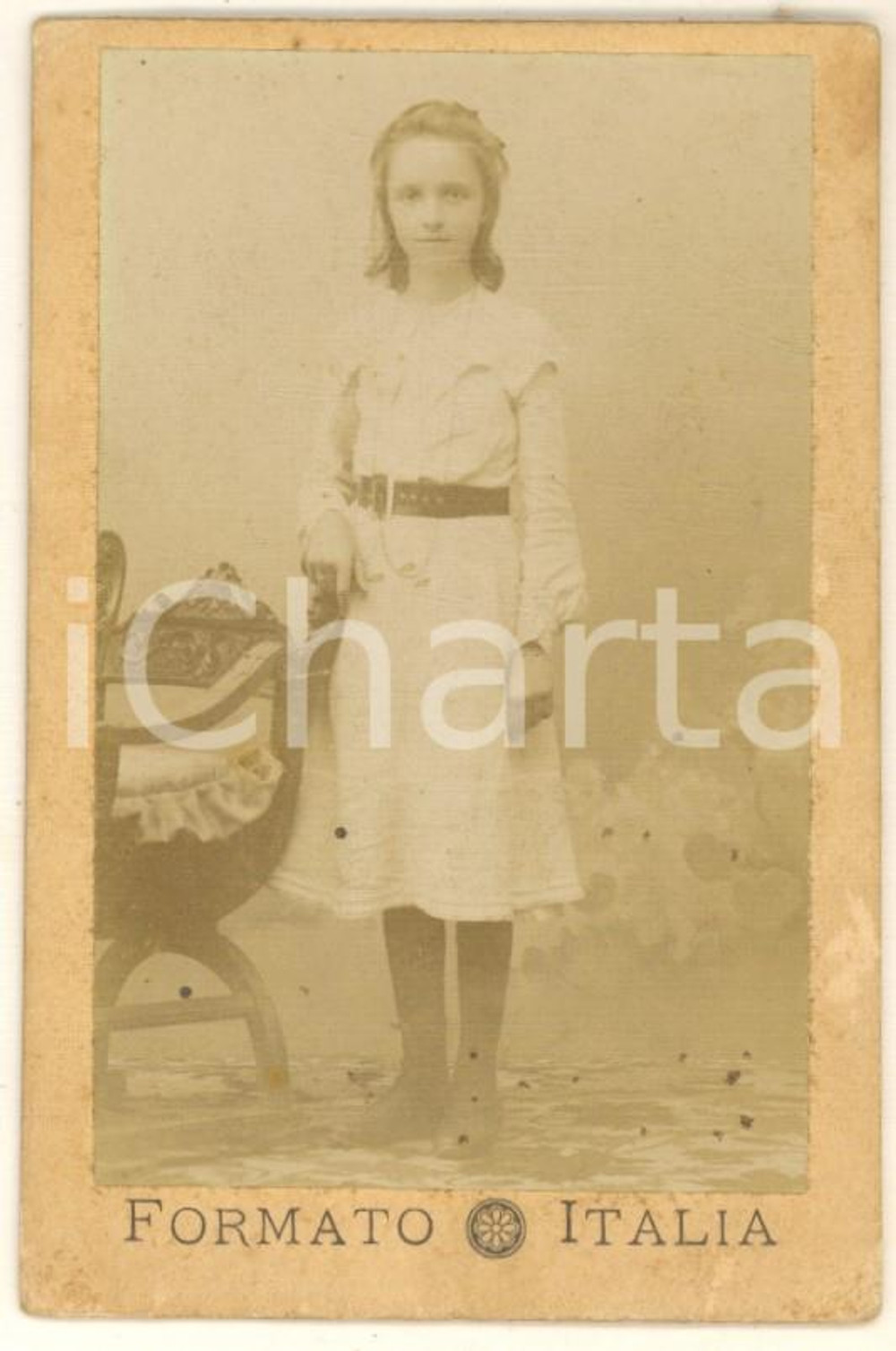Fotografia d epoca originale 1900 ca COSTUME ITALIA Bambina in abito bianco  Ritratto  Fotografia CDV 1