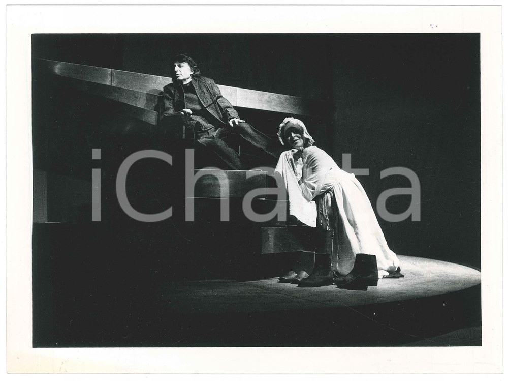 Fotografia d epoca originale 1980 MILANO TEATRO Porta Romana   Il Padre Virginio GAZZOLO Pinara PAVANINI 1