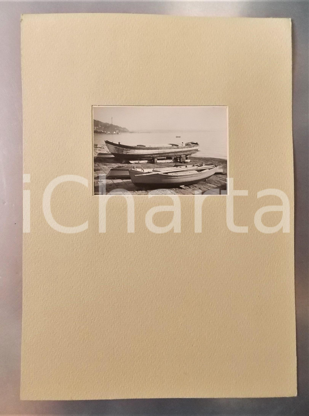 Fotografia d epoca originale 1948 TRIESTE BARCOLA Veduta con barche in riparazione Foto con passepartout 1