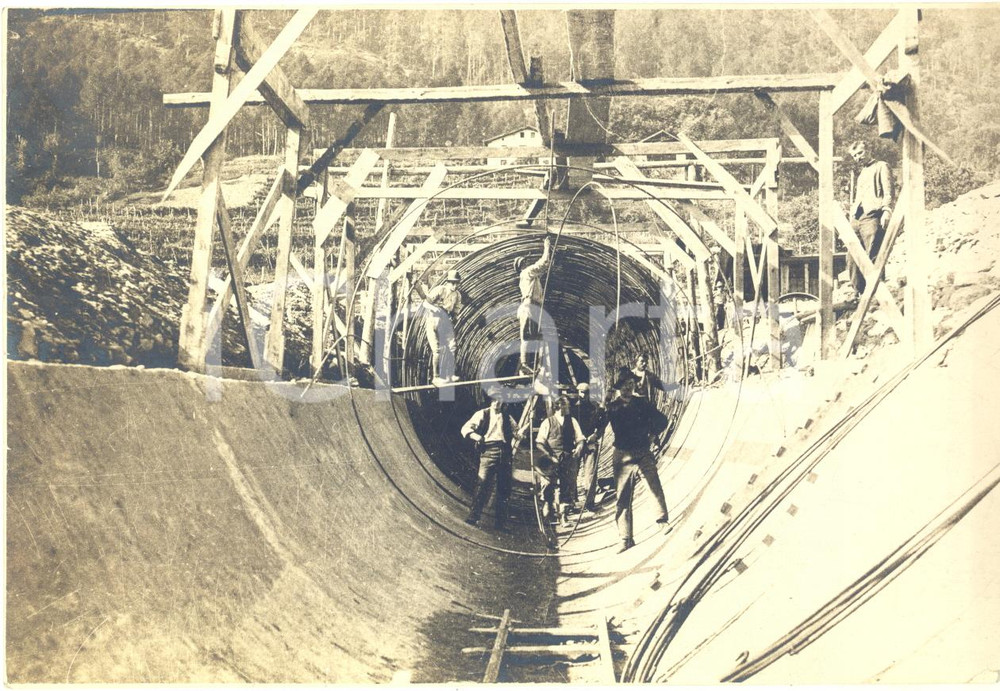Fotografia d epoca originale 1930 ca MARLENGO BZ Costruzione di condotta per centrale idroelettrica  Foto 1