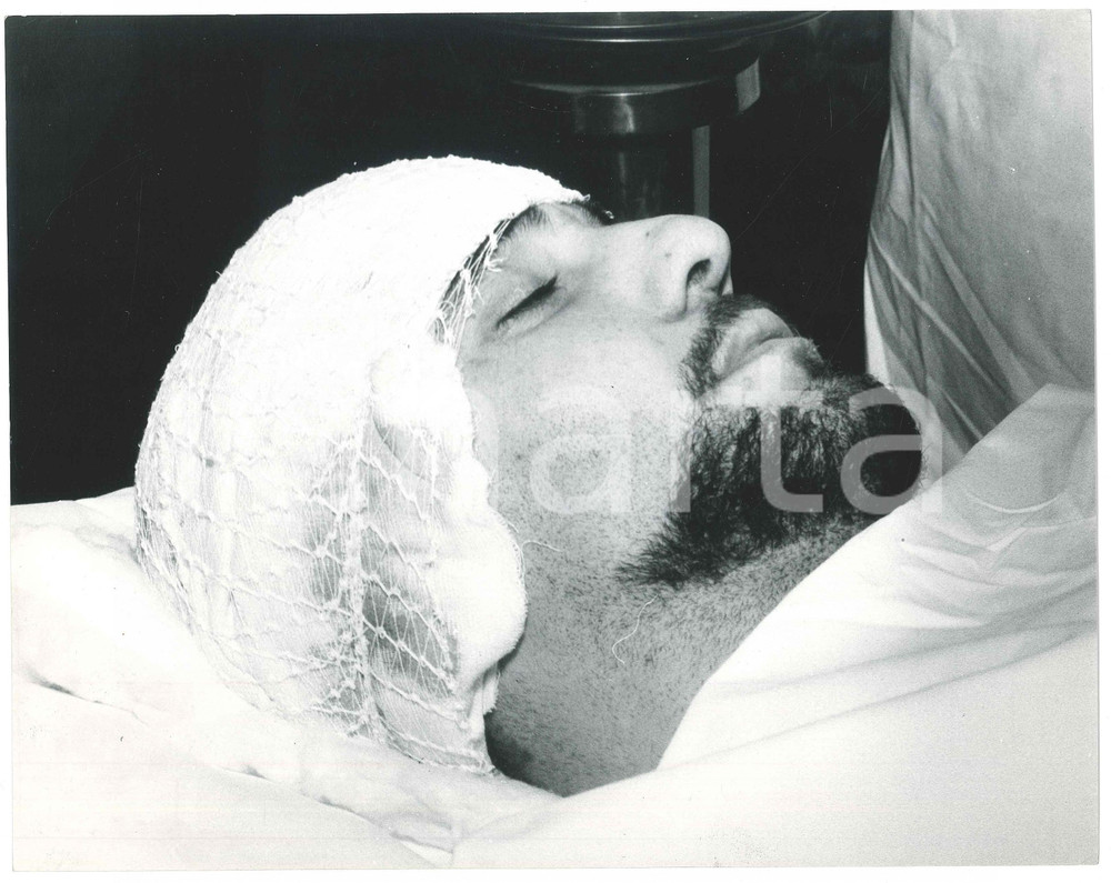 Fotografia d epoca originale 1969 MILANO ANNI DI PIOMBO Agente Antonio ANNARUMMA nella camera ardente  Foto 1