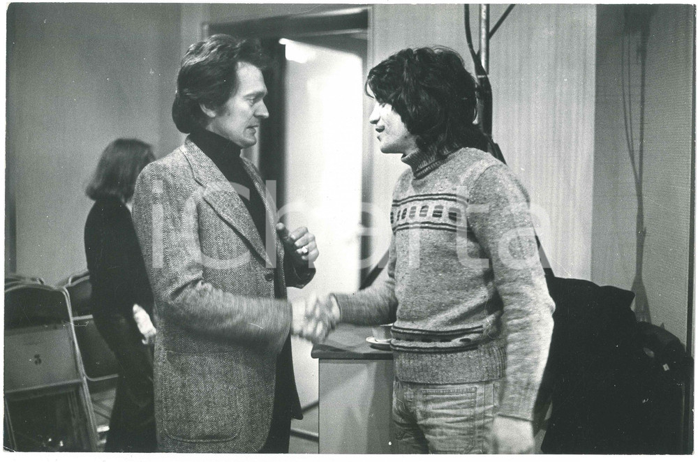 Fotografia d epoca originale 1974 PARIS Film Le hasard et la violence   Philippe LABRO e DRUPI alla prima 1