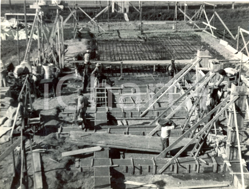 Fotografia d epoca originale 1950 ca MORTARA Alloggi popolari  Lavori fondamenta RONDELLI E ROVATI Foto 3 1