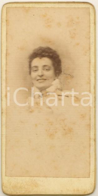 Fotografia d epoca originale 1880 ca GENOVA Ritratto di donna in abito bianco  Foto MONTABONE 4x6 cm 1