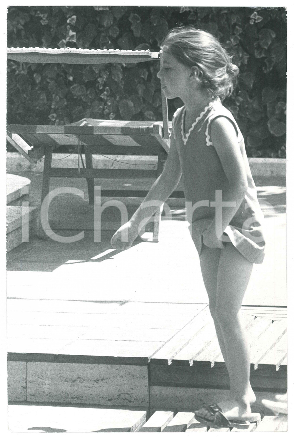 Fotografia d epoca originale 1975 ca COSTUME ITALIA Michela ANSOLDI figlia di Iva ZANICCHI al mare 2 Foto 1