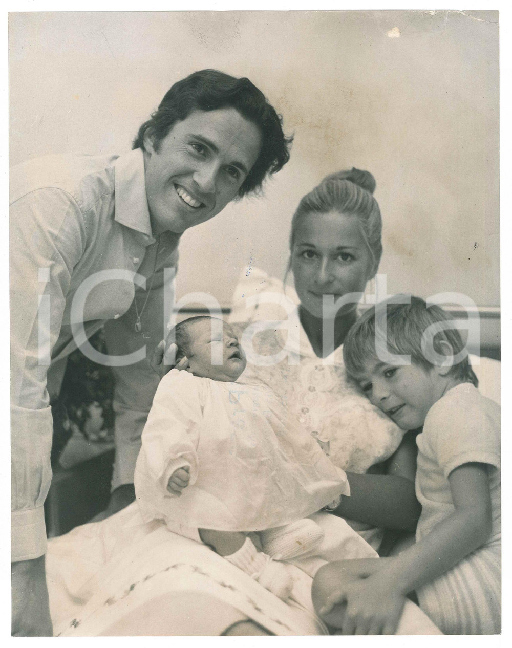 Fotografia d epoca originale 1970 ca COSTUME ITALIA Riccardo DEL TURCO con moglie e figlio neonato 3 Foto 1
