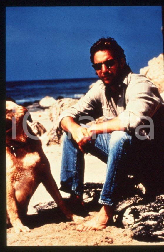 Fotografia d epoca originale Kevin COSTNER con il suo cane  1985 ca 35mm vintage slide 1 1