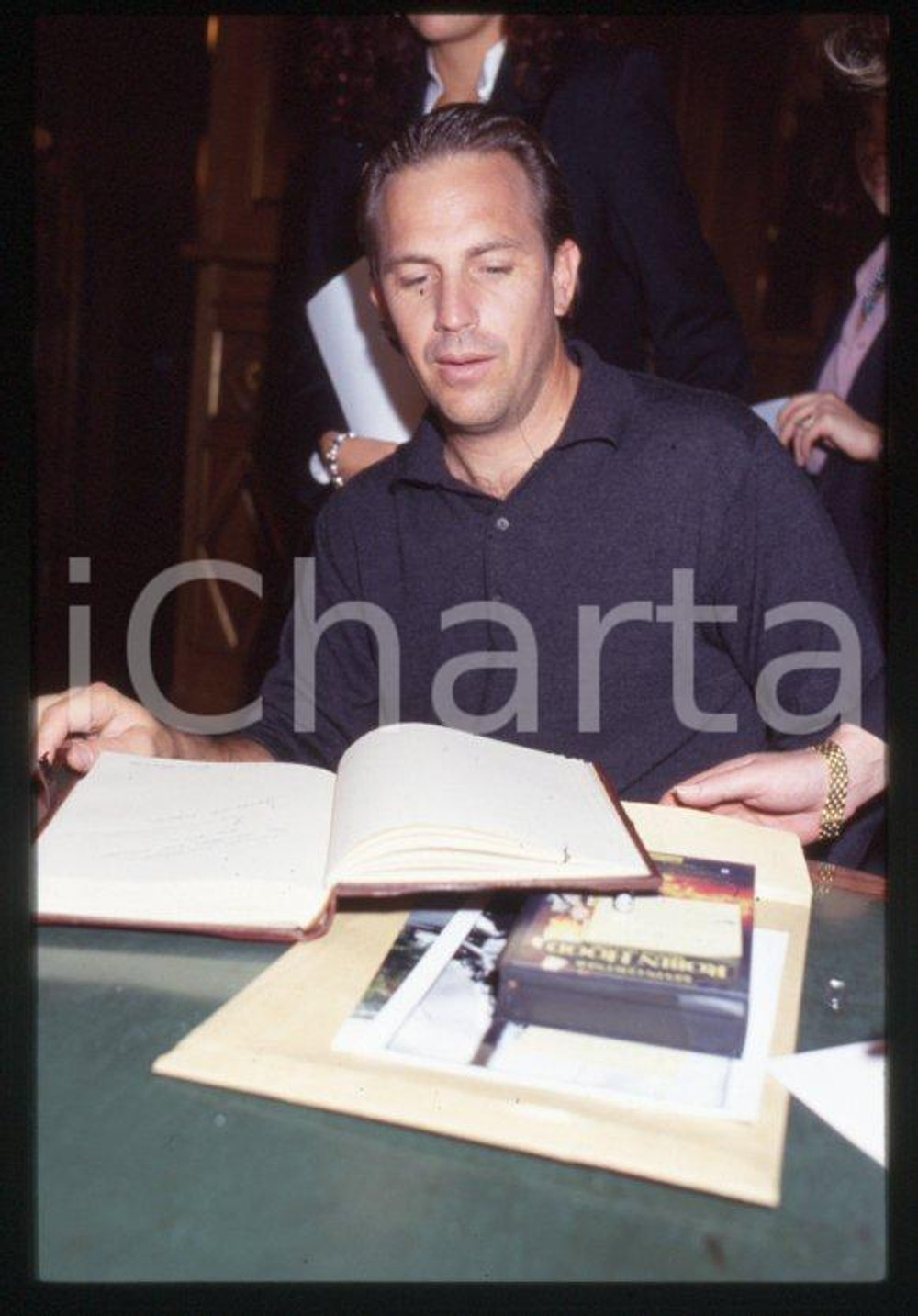 Fotografia d epoca originale Kevin COSTNER  ITALIA 1991 Evento Robin Hood 35 mm vintage slide 1 1