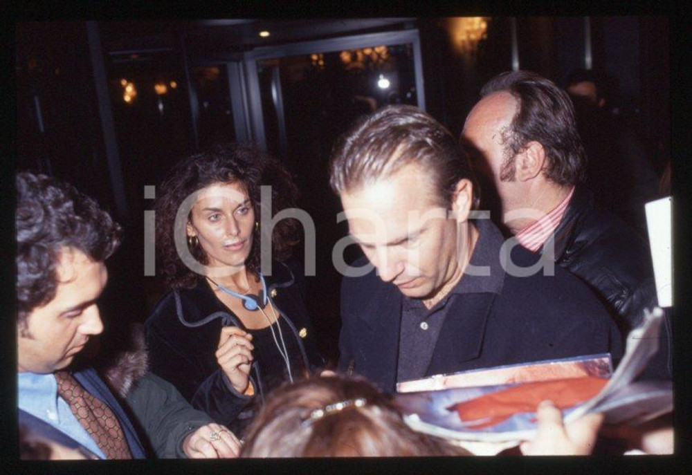 Fotografia d epoca originale Kevin COSTNER  ITALIA 1991 Evento Robin Hood 35 mm vintage slide 9 1