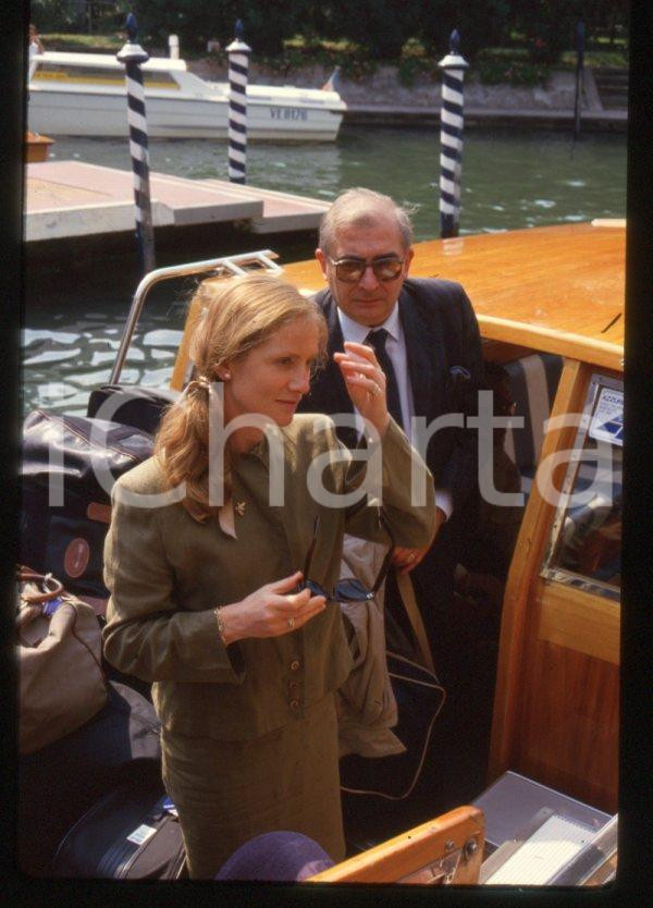 Fotografia d epoca originale Isabelle HUPPERT Claude CHABROL  Cinema VENEZIA 1985 ca 35mm vintage slide 2 1