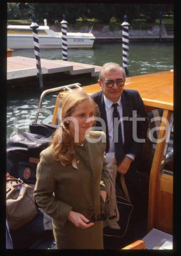 Fotografia d epoca originale Isabelle HUPPERT Claude CHABROL  Cinema VENEZIA 1985 ca 35mm vintage slide 3 1