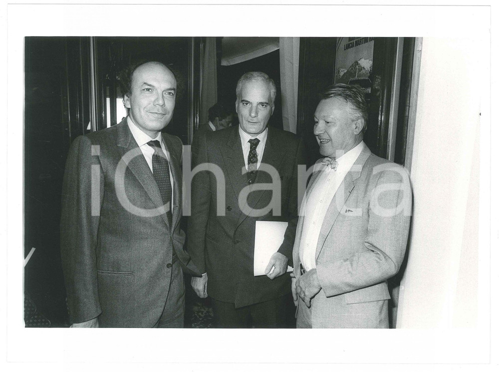 Fotografia d epoca originale 1985 ca MILANO Leonardo MONDADORI Thomas MESSER Ruggero SAVINO Foto 24x18 cm 1