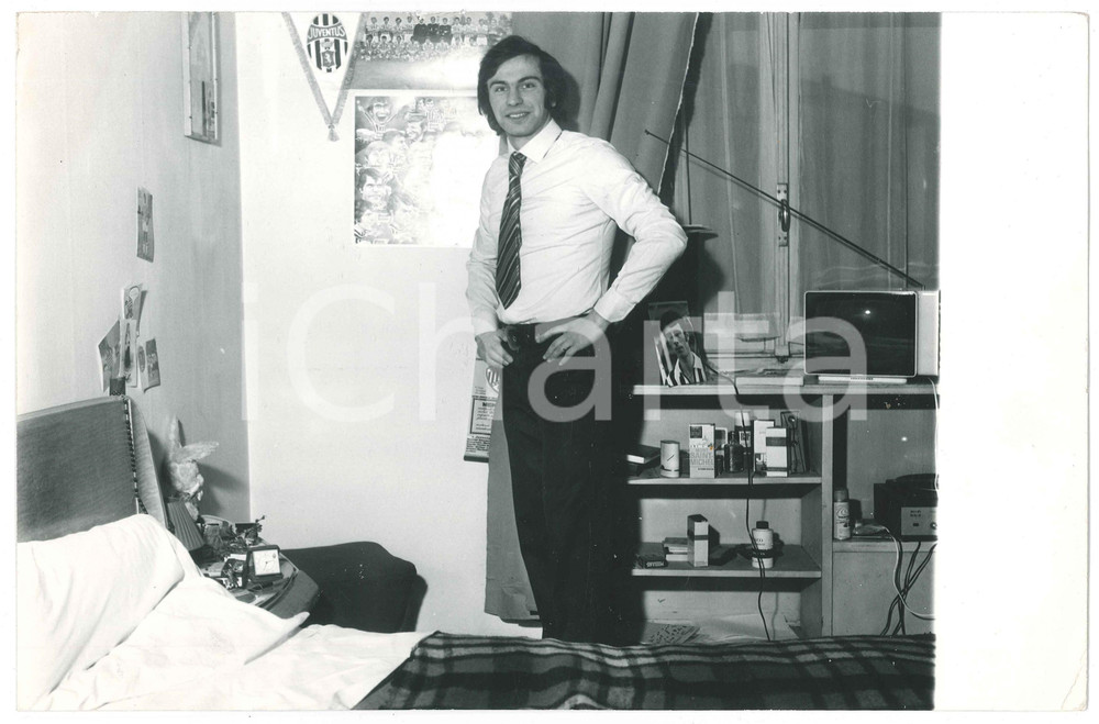 Materiale cinematografico d’epoca 1971 CALCIO  JUVENTUS Gianluigi SAVOLDI nella propria casa 4 Foto 30x20 cm 1