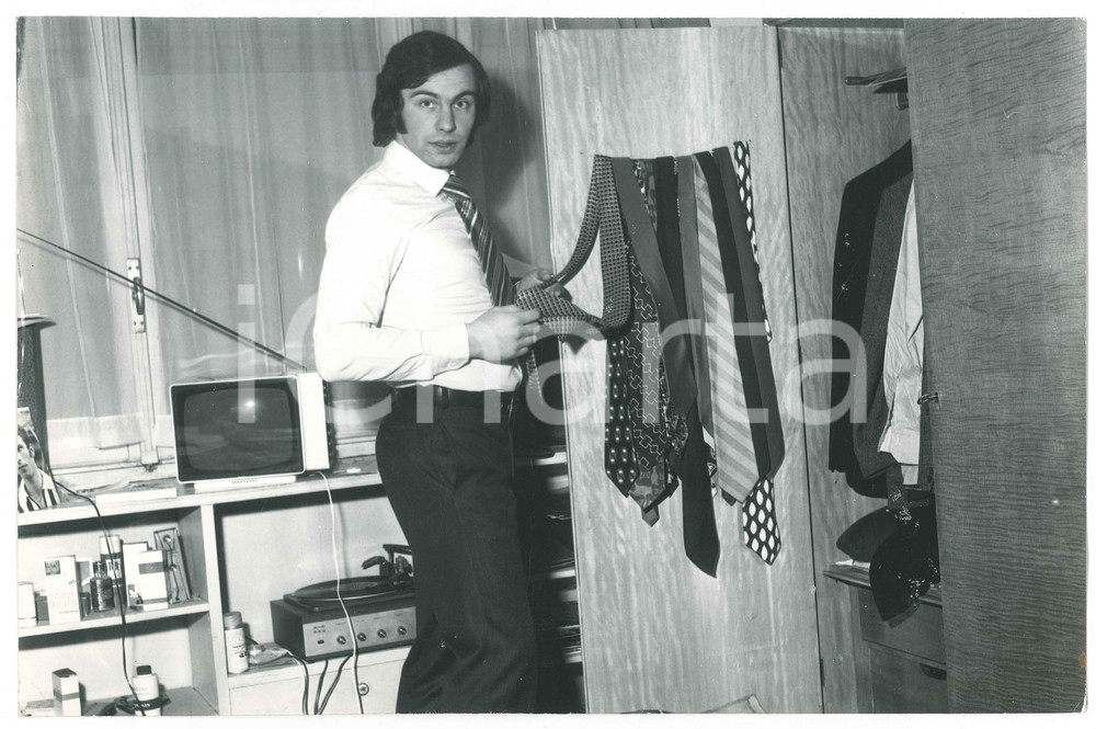 Materiale cinematografico d’epoca 1971 CALCIO  JUVENTUS Gianluigi SAVOLDI nella propria casa 5 Foto 30x20 cm 1