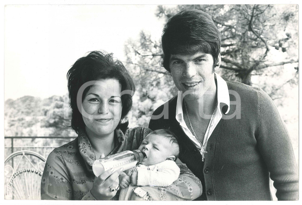 Fotografia d epoca originale 1970 ca CALCIO BOLOGNA Francesco LIGUORI con moglie e figlio neonato  Foto 2 1
