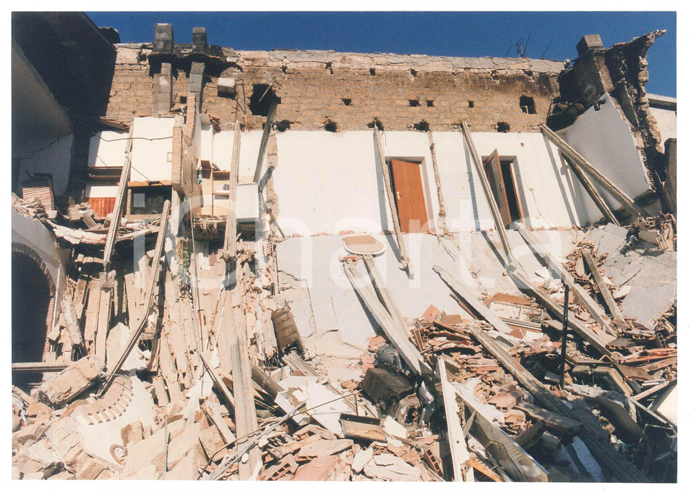 Fotografia d epoca originale 1997 TERREMOTO DI NOCERA UMBRA Macerie di abitazione  Foto 25x18 cm 5 1