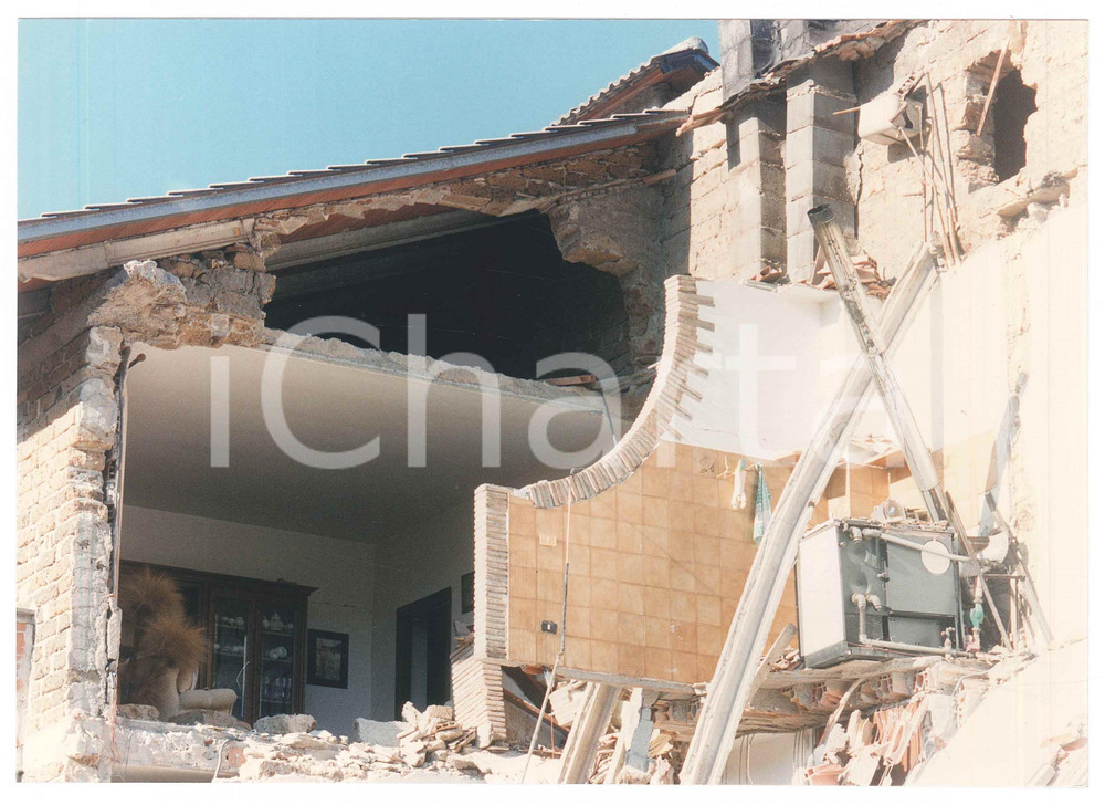 Fotografia d epoca originale 1997 TERREMOTO NOCERA UMBRA Interno di un abitazione distrutta  Foto 25x18 1 1