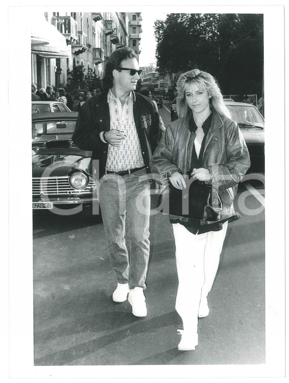 Fotografia d epoca originale 1990 ca VENEZIA Jim BELUSHI Jennifer SLOAN Ritratto  Foto 18x24 cm 2 1