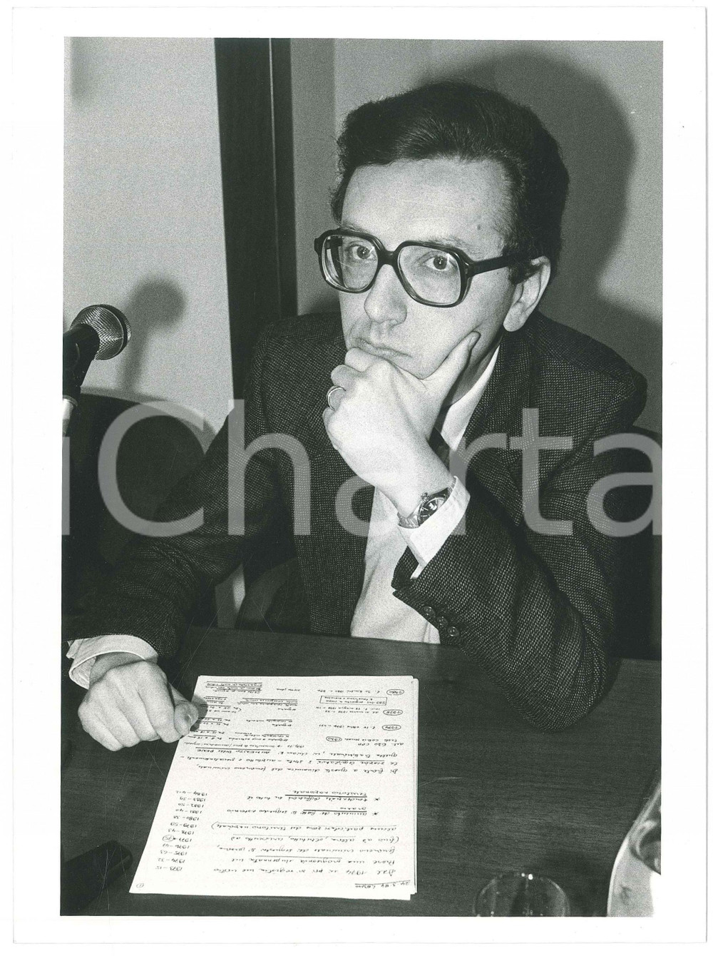 Fotografia d epoca originale 1985 ca ITALIA  COSTUME Vittorio GREVI Ritratto del giurista  Foto 18x24 cm 1