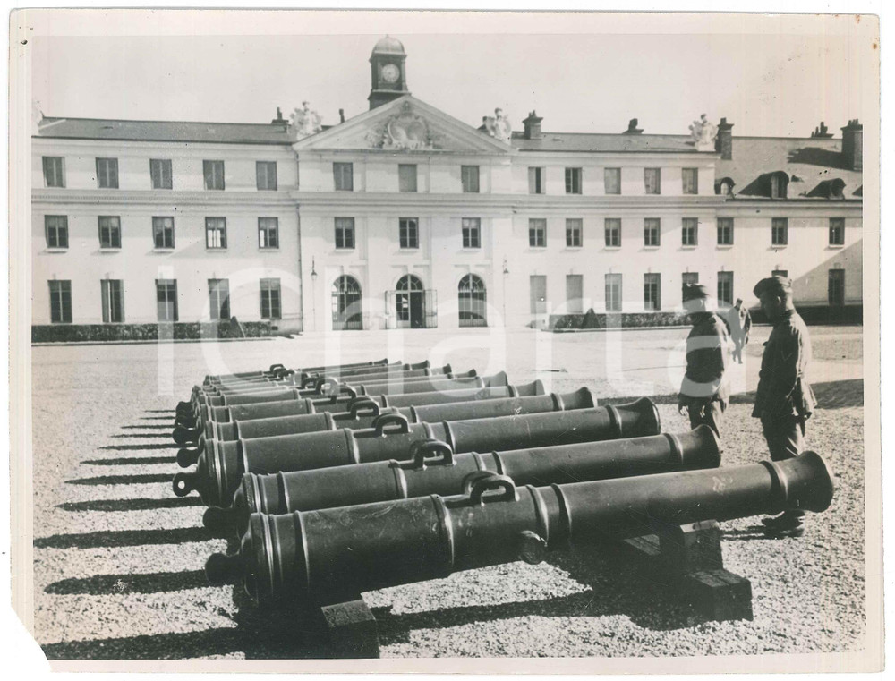 Fotografia d epoca originale 1940 ca WW2 ZONA DI GUERRA Armeria francese davanti a Palazzo SCHNEIDER  Foto 1