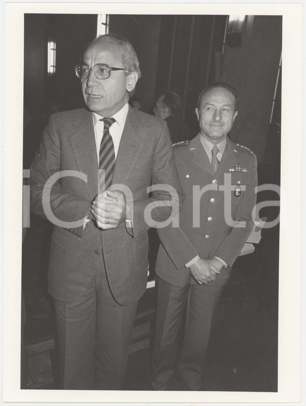 Fotografia d epoca originale 1985 ca DEMOCRAZIA CRISTIANA  Virginio ROGNONI con alto ufficiale Foto 1