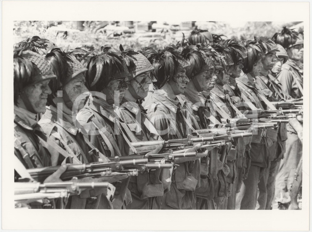 Fotografia d epoca originale 1985 ca ESERCITO ITALIANO  GRANDI MANOVRE Bersaglieri  Foto 24x18 cm 2 1