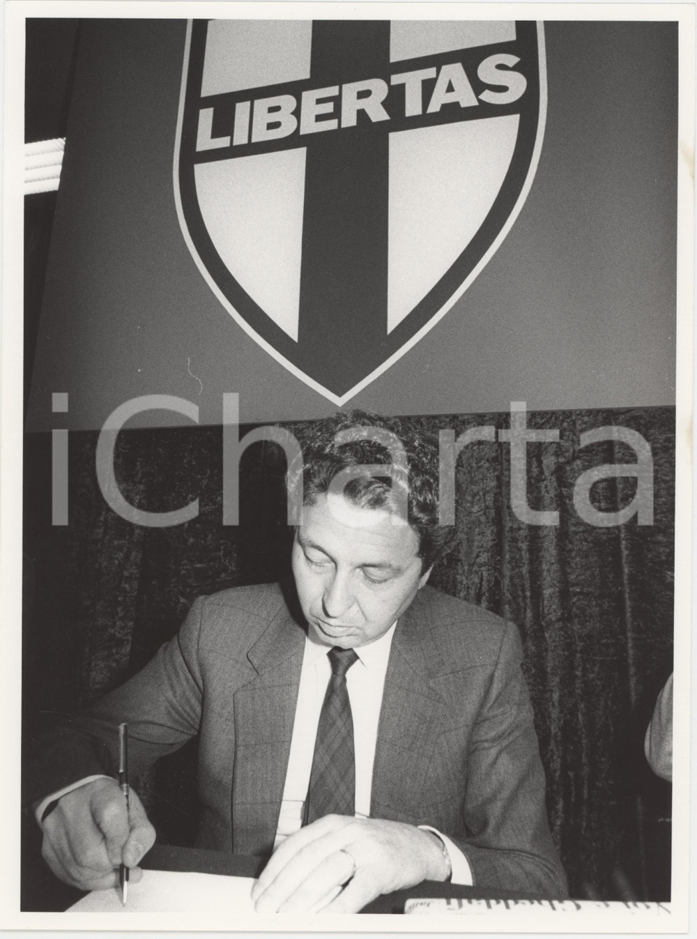 Fotografia d epoca originale 1985 ca DEMOCRAZIA CRISTIANA Roberto MAZZOTTA Politico DC Foto 18x24 cm 8 1