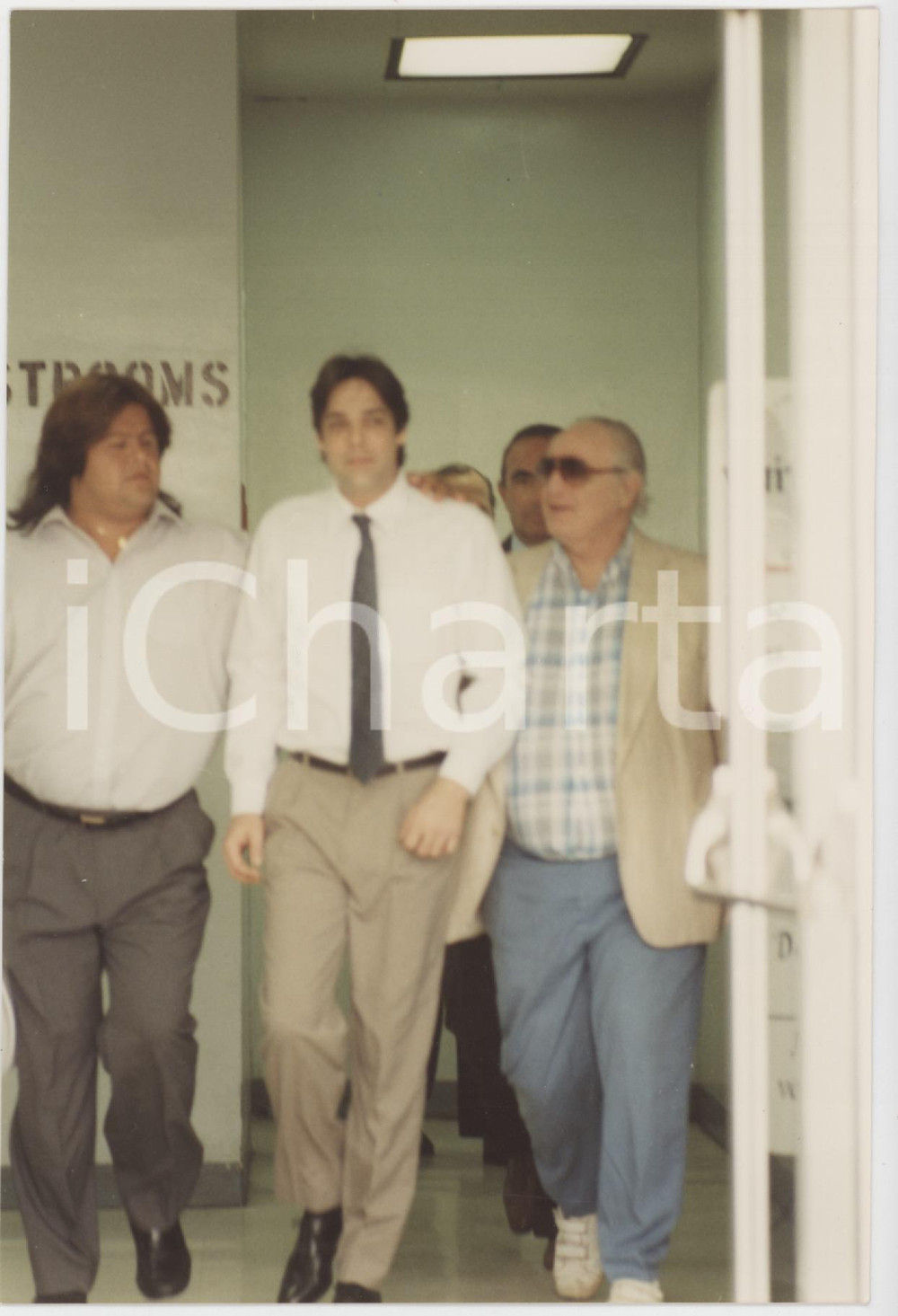 Fotografia d epoca originale 1990 LOS ANGELES COUNTY JAIL Marlon BRANDO with sons Christian and Miko Foto 10 1