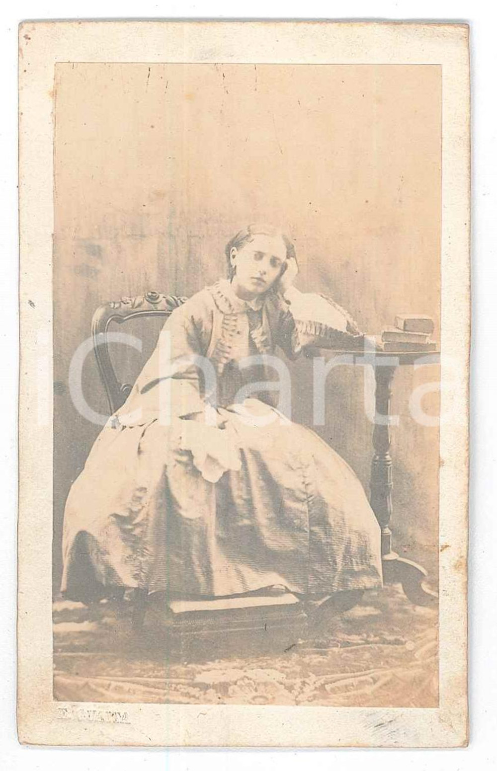 Fotografia d epoca originale 1870 ca ITALIA Giovane donna seduta Foto E. GUAITA CDV 1