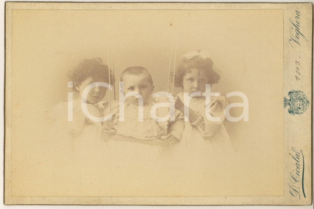 Fotografia d epoca originale 1903 VOGHERA Ritratto di tre fratellini con altalena Foto CICALA 17x11 cm 1
