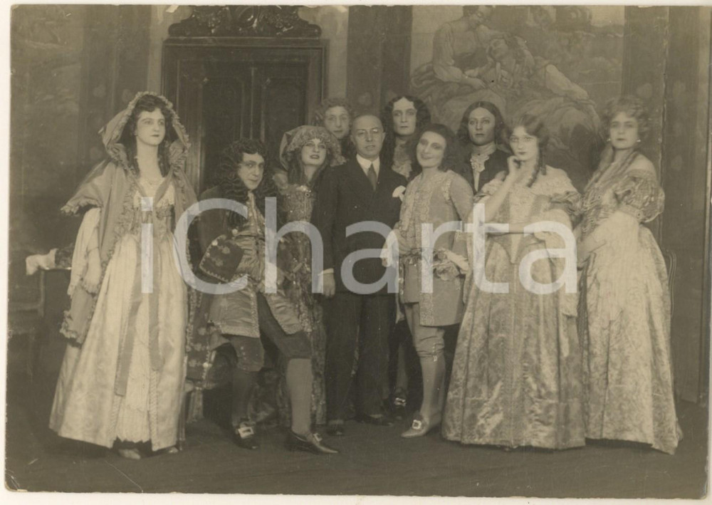 Fotografia d epoca originale 1929 MILANO Carlo VENEZIANI con gli attori del suo All ombra del Re Sole FOTO 1