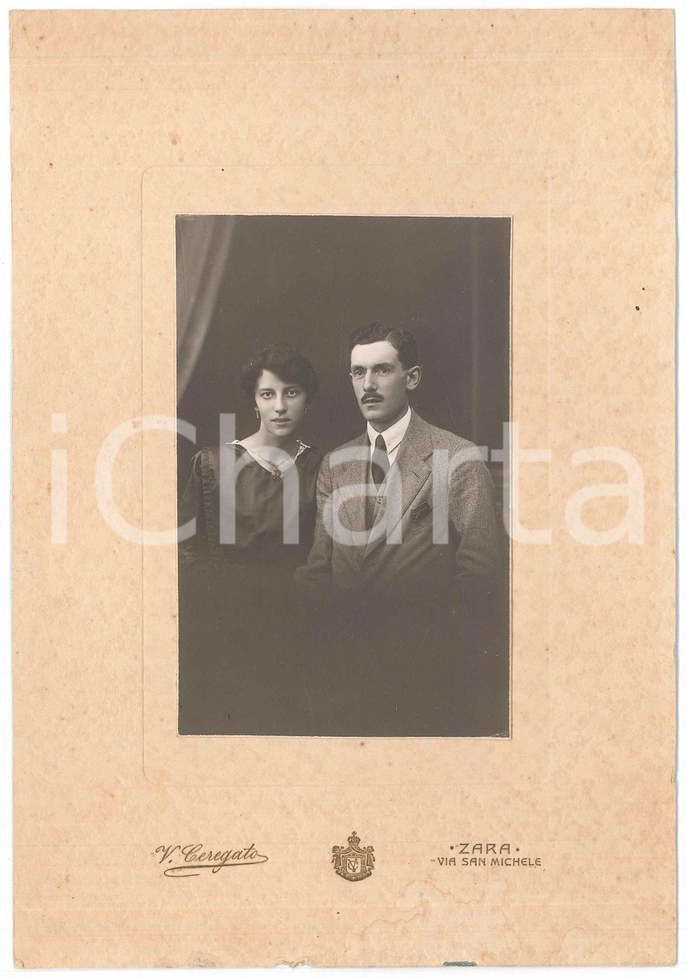 Fotografia d epoca originale 1919 ZARA  DALMAZIA Marito e moglie  Ritratto  Foto V. CEREGATO 17x25 cm 1
