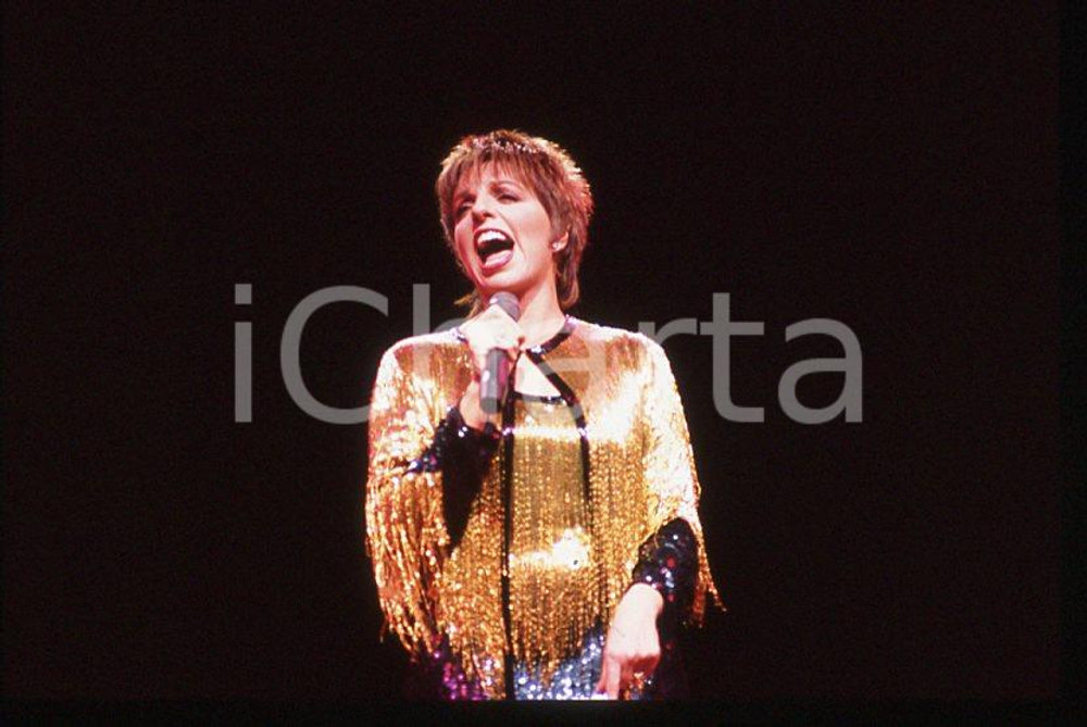 Fotografia d epoca originale Liza MINNELLI on stage 1989 LONDON Royal Albert Hall 35mm vintage slide 1 1