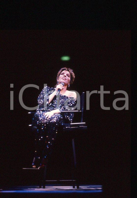 Fotografia d epoca originale Liza MINNELLI on stage   ITALY ? 1990 ca 35 mm vintage slide 19 1
